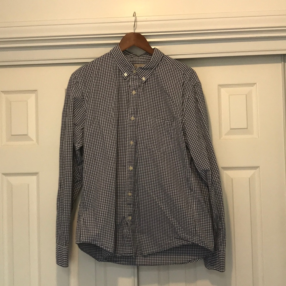 Mens J.Crew size XL button up shirt. White & blue